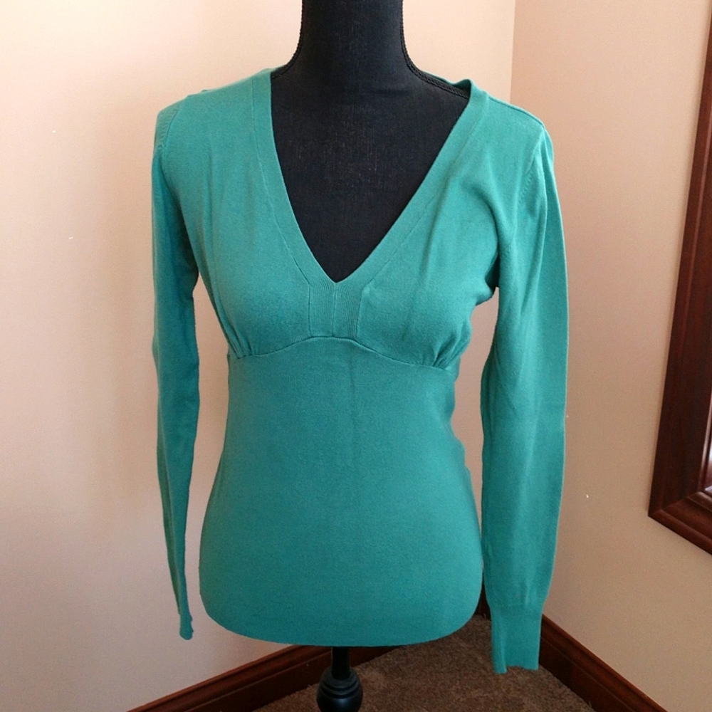 Old Navy Women’s Long Sleeve Green Sweater Shirt Size M with V Neck
